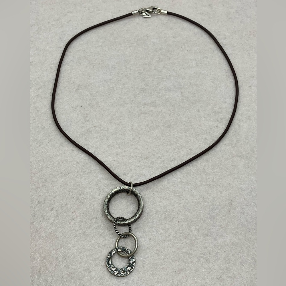 Silpada Sterling Silver Interlocked Circles Linked Rings Leather Necklace N1821